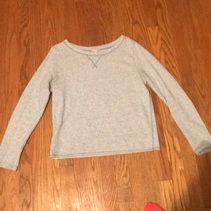 Long sleeve gap pullover shirt